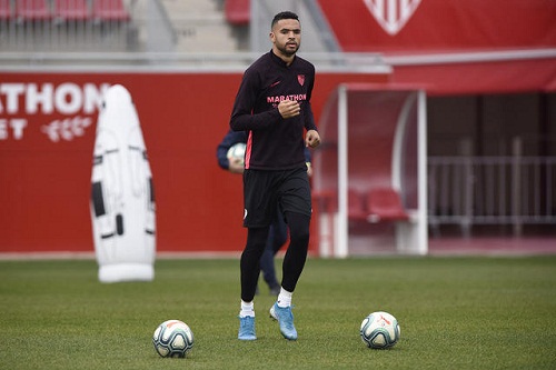 النصيري يدخل قائمة إشبيلية لمواجهة ريال مدريد برفقة بونو والحدادي