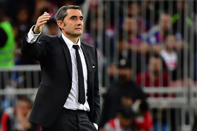 برشلونة يقترب من إعلان إقالة المدرب الإسباني إرنستو فالفيردي