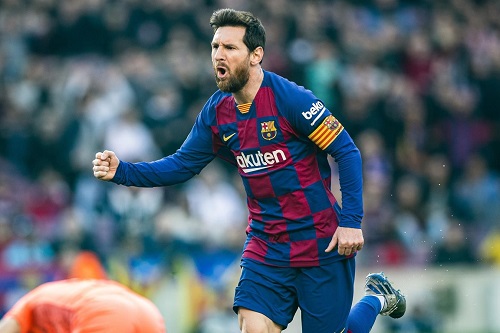رباعية ميسي تعيد برشلونة للصدارة وتضاعف محنة إيبار في الدوري الإسباني