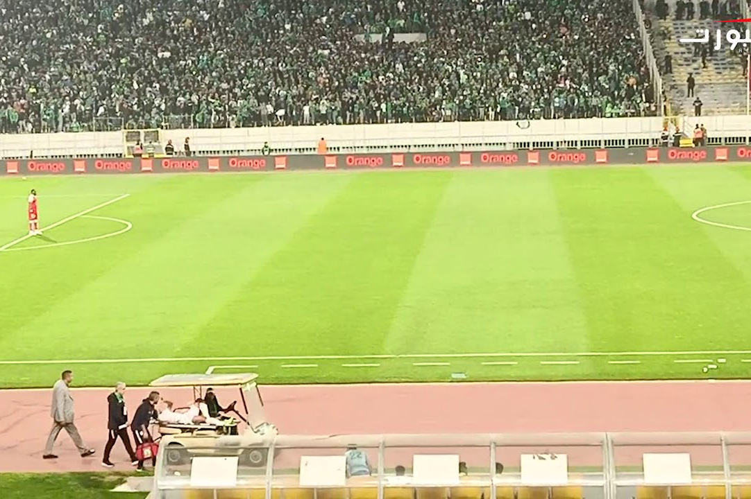 مؤثر.. مواساة لاعبي الرجاء وسلامي للشاكير بعد خروجه مصابا أمام مازيمبي