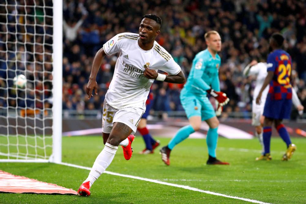 "كلاسيكو الأرض" مدريدي... الريال يستعيد الصدارة بإسقاط البرسا بثنائية