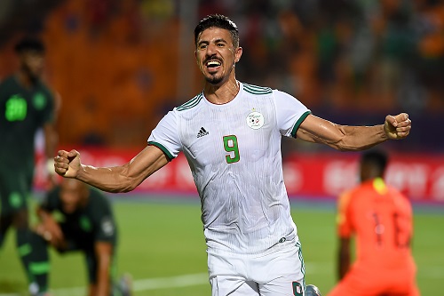 الجزائري بغداد بونجاح يعشق الرجاء الرياضي ومعجب بحمد الله