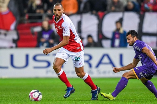 مدافع الأسود ينافس ثنائي جزائري لنيل جائزة أفضل لاعب إفريقي بفرنسا