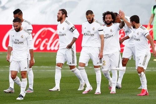 لاعبو "ريال مدريد" يتلقون "التوبيخ" من زيدان