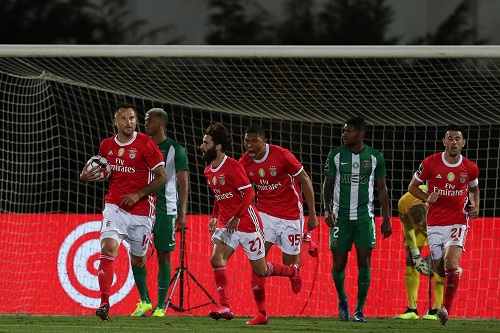 بنفيكا يتصدر دوري البرتغال بفوز على ريو أفي