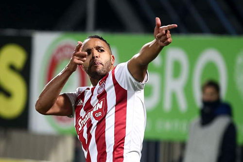 يوسف العربي يقود أوليمبياكوس للتتويج بالدوري اليوناني
