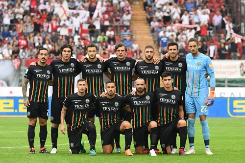 "عزل" فريق إيطالي بعد إصابة لاعب بـ"كورونا"