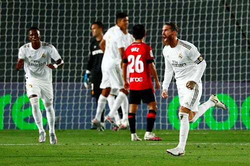 ريال مدريد يستعيد صدارة الليغا من برشلونة بعد هزم مايوركا
