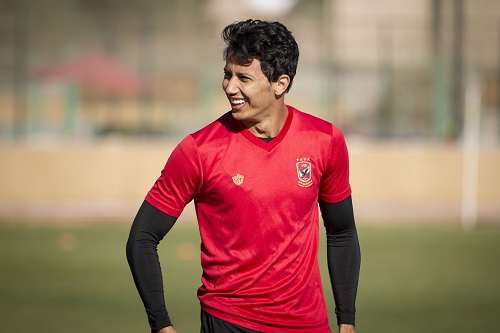 إصابة عمرو لاعب الأهلي السابق بكورونا