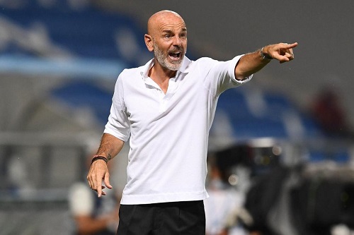 ميلان يجدد عقد مدربه بيولي حتى يونيو 2022