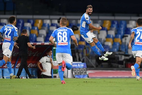 نابولي يتشبث ببطاقة اليوروباليغ بهزم ساسولو