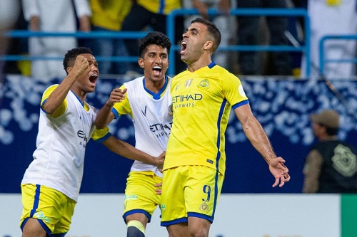 حمد الله يقود النصر للفوز على رفاق العطوشي في الدوري السعودي