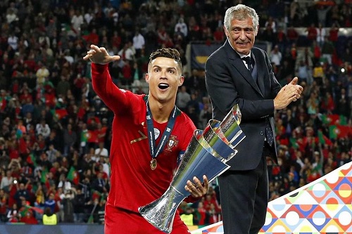مدرب منتخب البرتغال: كريستيانو سيلعب بمستوى مرتفع حتى 39 عاما