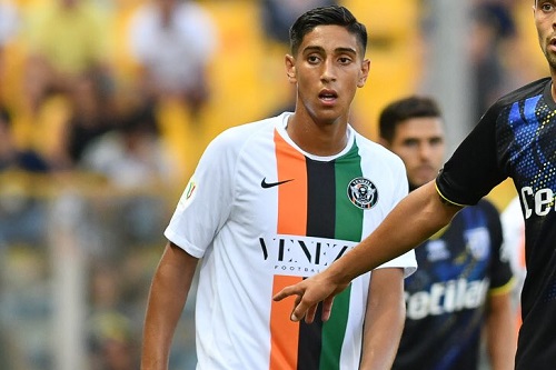 لاعب تجاهلته الإدارة التقنية السابقة بالمغرب يحمل قميص منتخب إيطاليا