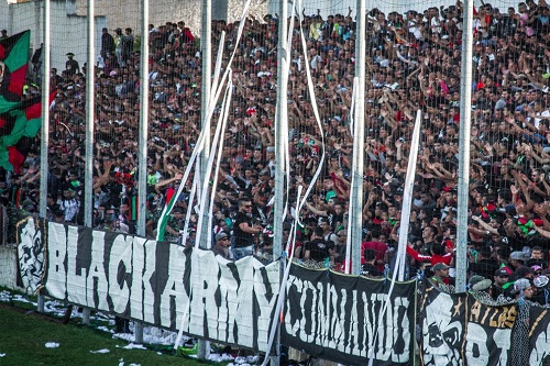 "بلاك أرمي" يفتح النار على إدارة الجيش الملكي ويدعو إلى الاتحاد