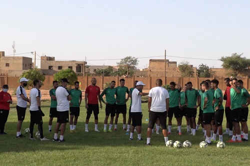 المنتخب المحلي يخوض أول حصة تدريبية بنيامي