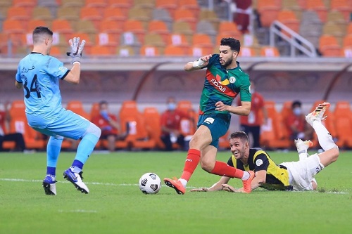 إشادة كبيرة بالمغربي وليد أزارو بعد مستواه أمام الاتحاد في الدوري