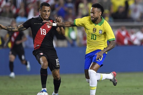لاعبو البرازيل يأملون استغلال تألق نيمار للفوز على بوليفيا وبيرو