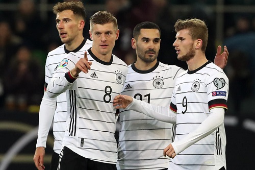 كروس يزف خبرا سارا لمدرب المنتخب الألماني