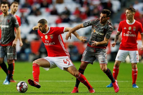 مدرب بنفيكا يراهن على عادل تعرابت بـ"اليوروبا ليغ" وكأس البرتغال