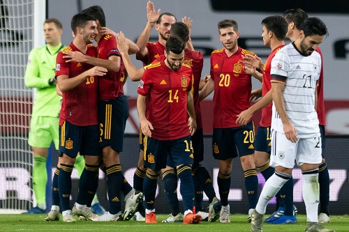 منتخب إسبانيا ينضم لحملة مساعدة جزيرة لا بالما