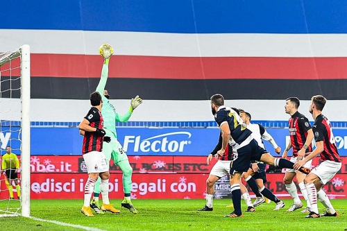 ميلان يضيف سمبدوريا إلى لائحة صحاياه ويواصل صدارته للدوري الإيطالي