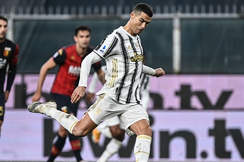 كريستيانو رونالدو يقود يوفنتوس للفوز على جنوه في الدوري الإيطالي