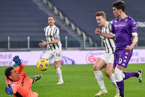 فيورنتينا يلحق بيوفنتوس الهزيمة الأولى في الدوري الإيطالي