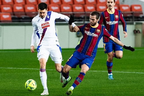 في غياب ميسي.. برشلونة يقع في فخ التعادل أمام إيبار في "الليغا"