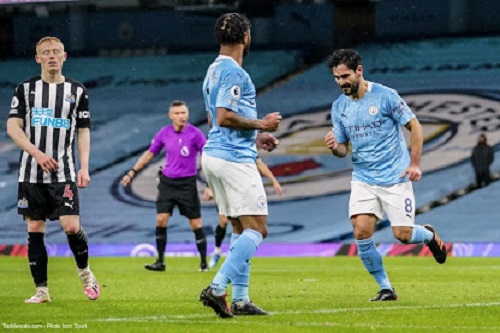 السيتي يفوز على نيوكاسل وإيفرتون يهزم شيفيلد في الدوري الإنجليزي