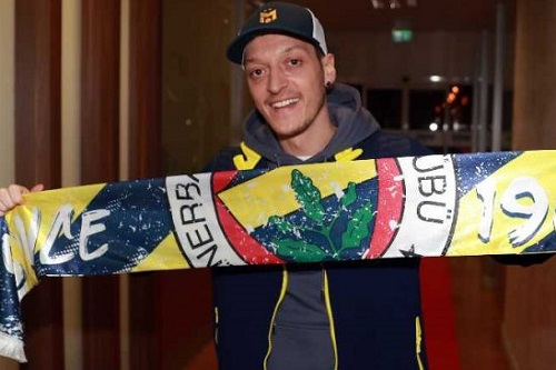 وزيرا خارجية ألمانيا وتركيا يتمنيان التوفيق لأوزيل