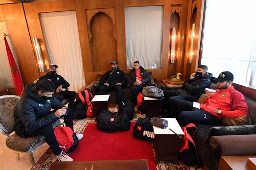 المنتخب المحلي يغادر المغرب صوب الكاميرون وعموتة يكشف اللائحة النهائية