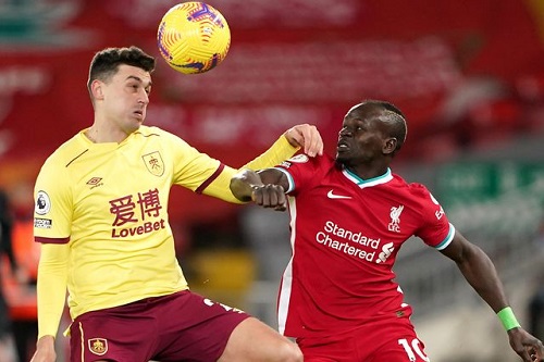 ليفربول يواصل الترنح ويسقط في عقر داره أمام بيرنلي بالدوري الإنجليزي