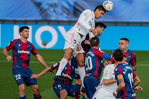 فاران يقود ريال مدريد لفوز مثير على هويسكا والتقدم لوصافة "الليغا"