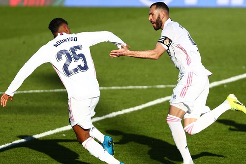 بنزيمة يقود ريال مدريد لفوز صعب على إلتشي في الدوري الإسباني