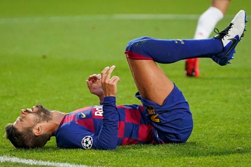 برشلونة يكشف طبيعة إصابة جيرارد بيكيه