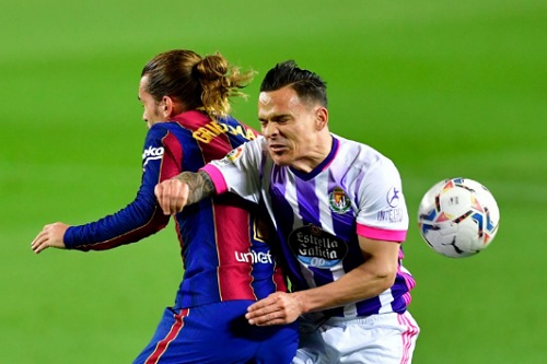 ديمبيلي يقود برشلونة للفوز على بلد الوليد والاقتراب من صدارة الدوري الإسباني