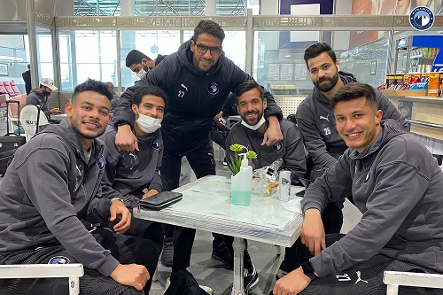 الرجاء يستقبل بعثة بيراميدز المصري بالورود