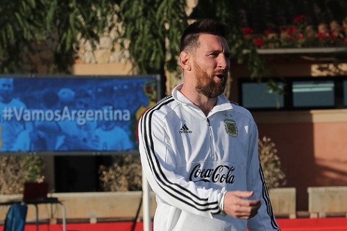 ميسي يصل للأرجنتين وينضم لمعسكر المنتخب