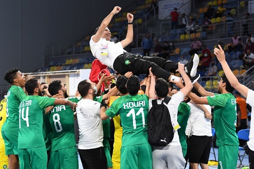 بعثة "أسود القاعة" تصل للمغرب بعد نيل كأس العرب