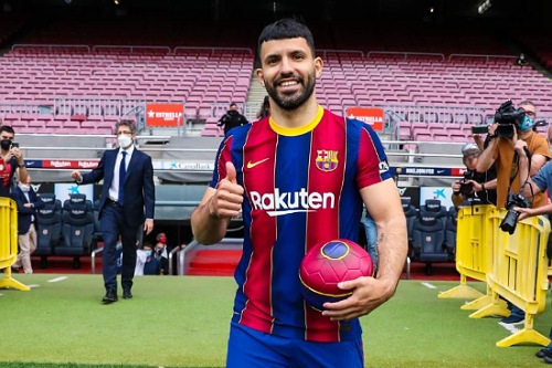 أغويرو يصف برشلونة الإسباني بالأفضل في العالم