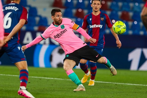 ليفانتي يحبط برشلونة ويمهد الطريق أمام الأتلتيكو والريال نحو منصة التتويج بالليغا