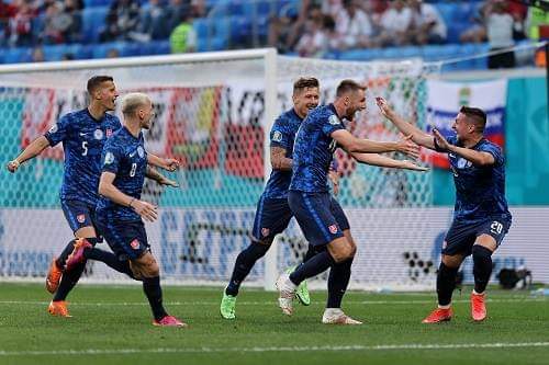 بولندا "ليفاندوفسكي" تسقط أمام منتخب سلوفاكيا بثنائية في كأس أوروبا