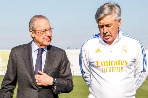 فلورنتينو بيريز يزور ريال مدريد أثناء جلسة مران