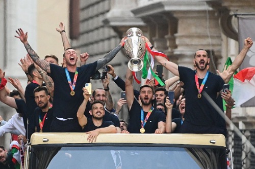 استقبال رئاسي وجماهيري للمنتخب الإيطالي بعد إنجاز يورو 2020
