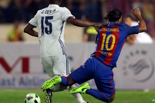 أساطير برشلونة وريال مدريد يتمنون تقديم مباراة رائعة في "الكلاسيكو الودي"
