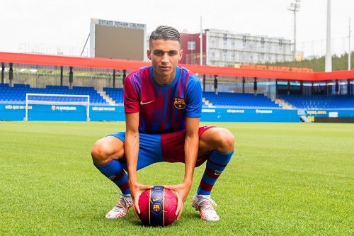 المغربي الواعد قيس رويز يعود إلى برشلونة بعقد يمتد لثلاثة مواسم