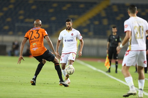 البطولة الاحترافية.. الوداد الأقوى هجوميا وحسنية أكادير الأفضل دفاعيا