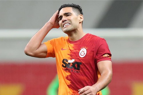فالكاو يلمح إلى قرب انضمامه إلى رايو فاييكانو
