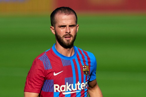 برشلونة يعلن انتقال ميراليم بيانيتش إلى بشكتاش